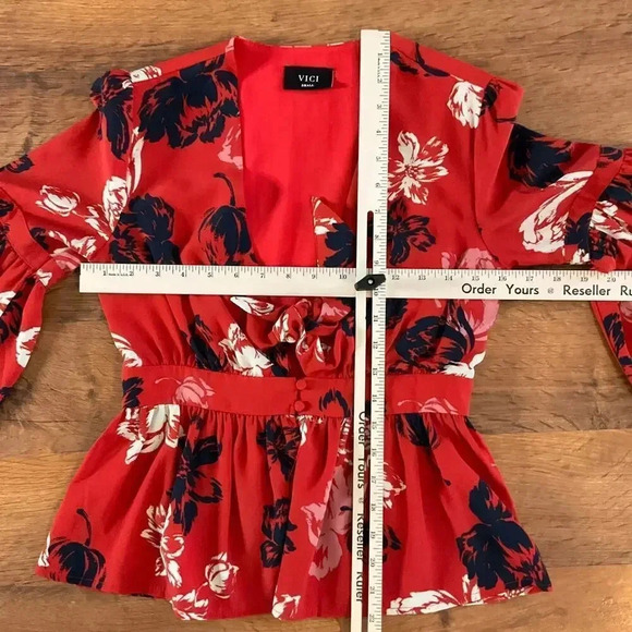 VICI‎ Women's Red Floral V Neck Open Front Tie Knot Crop Top Sz S - Picture 3 of 6